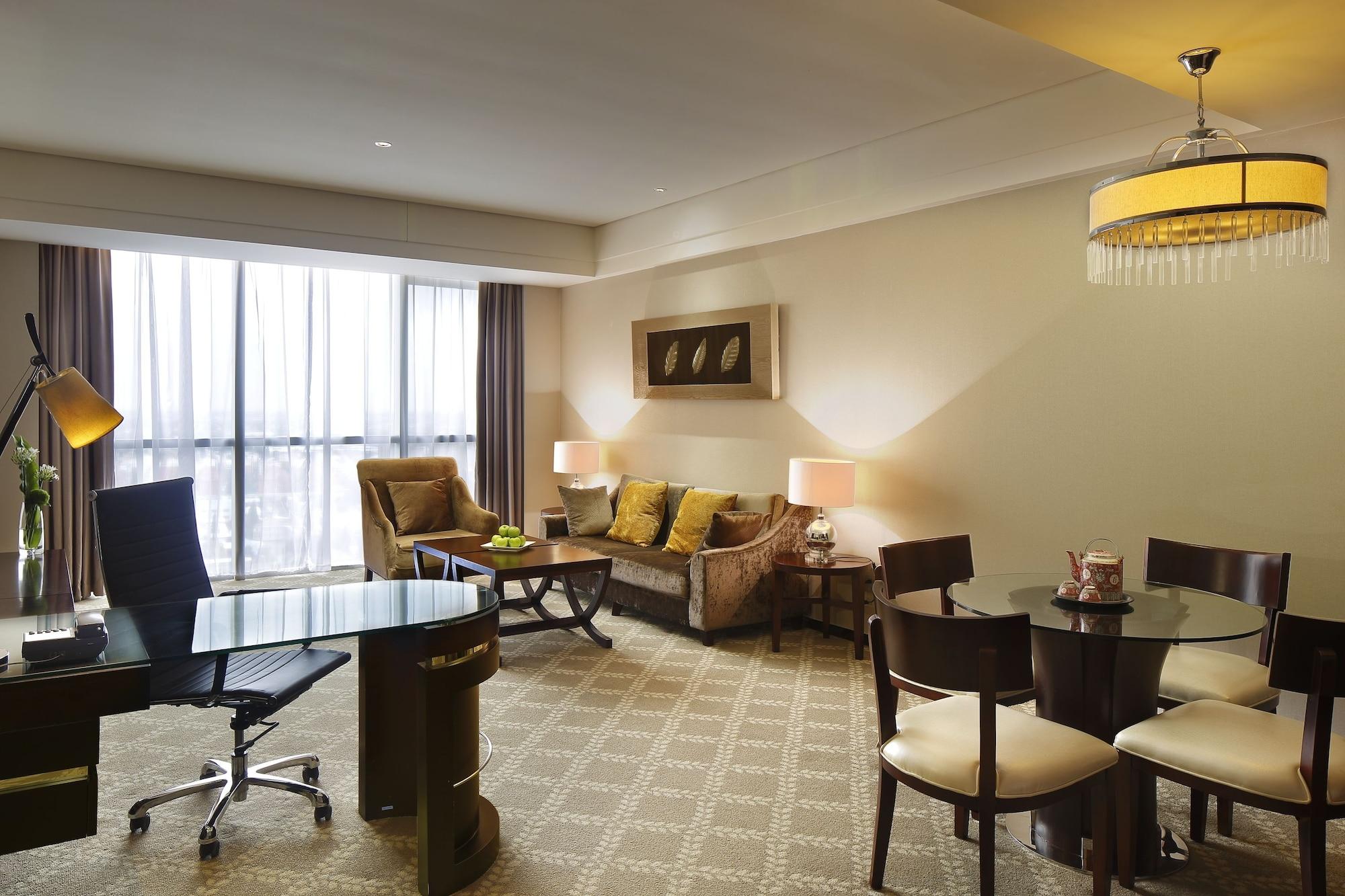 Hotel The Qube -close To Pudong International Airport And Land 5*