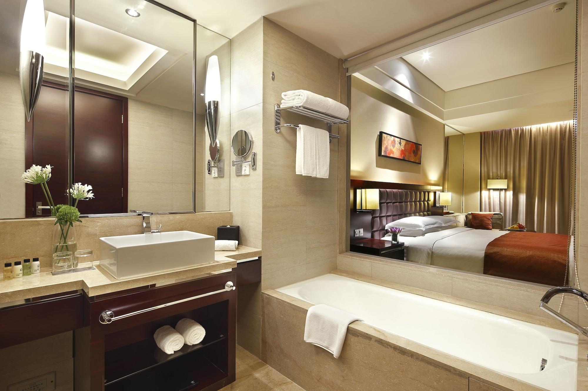 The Qube -close To Pudong International Airport And Land Hotel