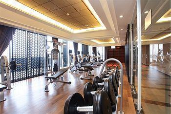 The Qube -close To Pudong International Airport And Land Hotel