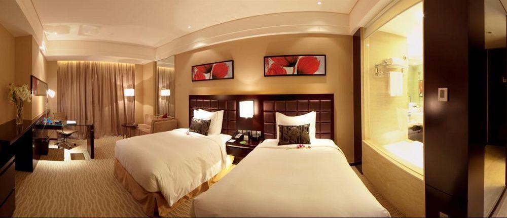 The Qube -close To Pudong International Airport And Land Hotel 5*