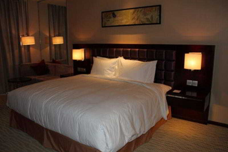 The Qube -close To Pudong International Airport And Land Hotel 5*